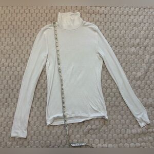 Aritzia Wilfred only white turtleneck